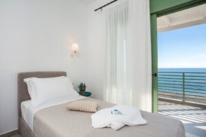 ARTEMIS APARTMENTS WITH SEA VIEW STEGNA